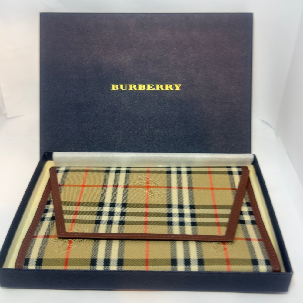 Burberry Tan Leather Card Holder/bifold/ clutch/ brand new/passport holder